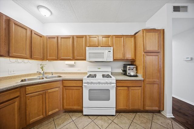 9670 Franklin Avenue 210, Franklin Park, IL 60131