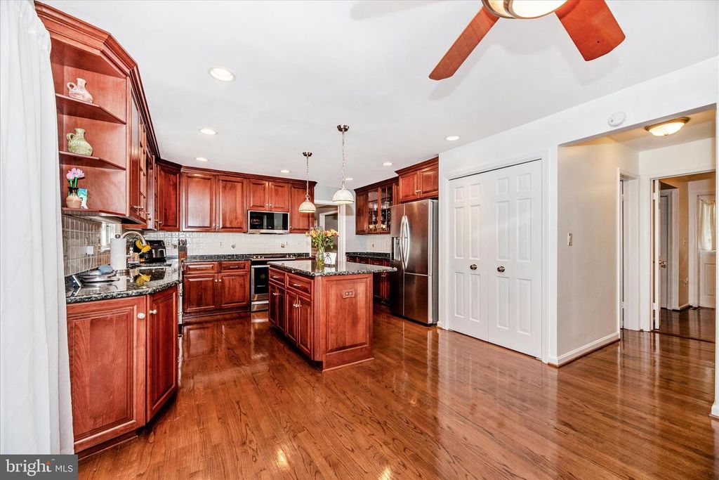 Image 11 of property listing at 10748 MIDDLEBORO DR, Damascus, MD 20872