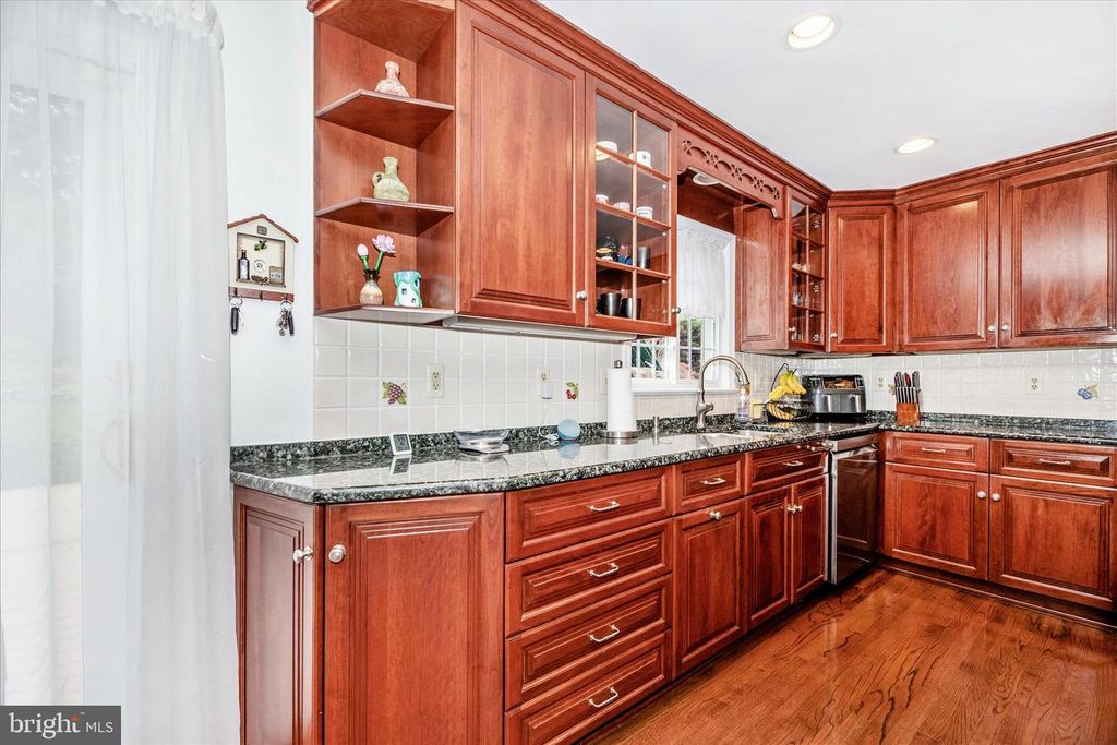 Image 12 of property listing at 10748 MIDDLEBORO DR, Damascus, MD 20872