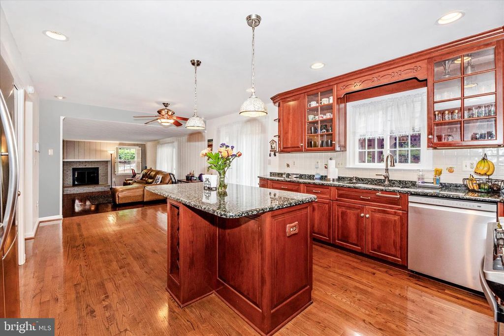 Image 13 of property listing at 10748 MIDDLEBORO DR, Damascus, MD 20872