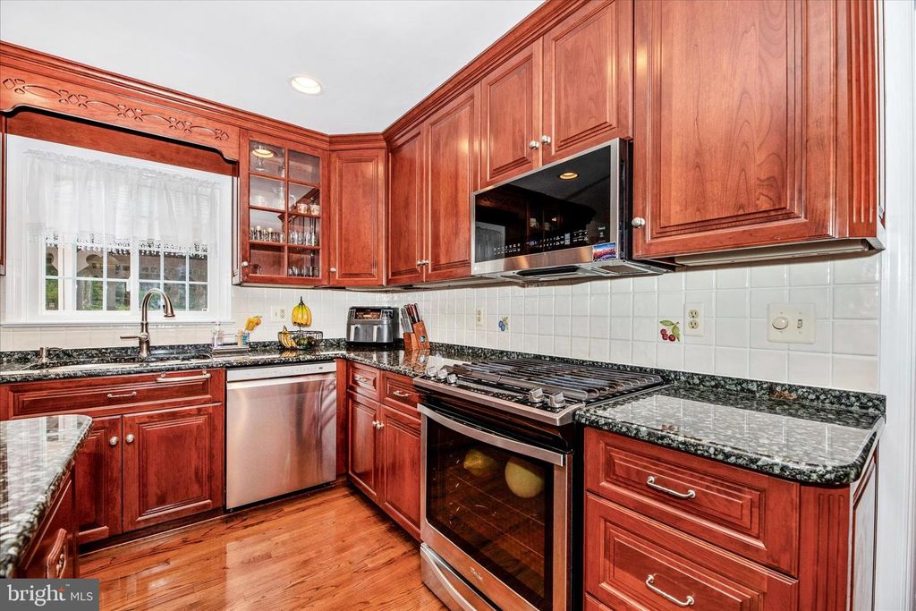Image 14 of property listing at 10748 MIDDLEBORO DR, Damascus, MD 20872