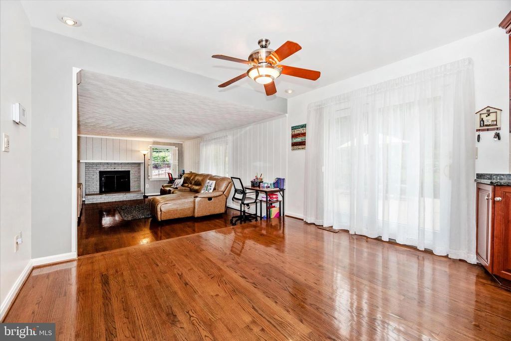Image 17 of property listing at 10748 MIDDLEBORO DR, Damascus, MD 20872