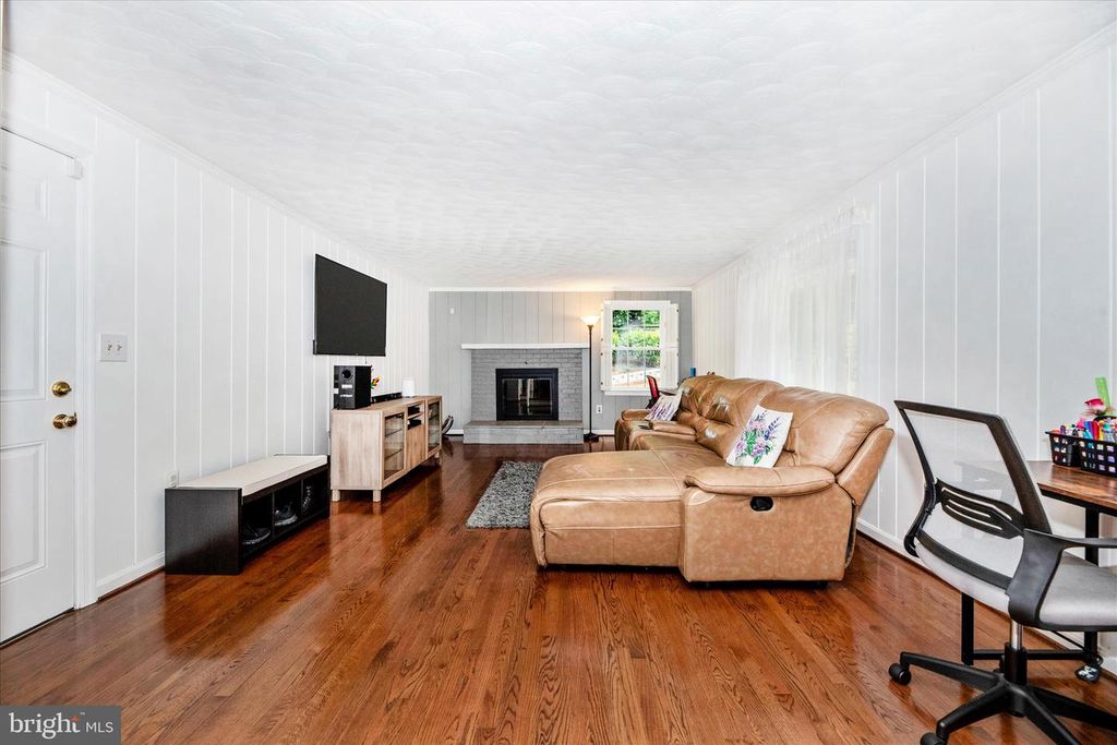 Image 18 of property listing at 10748 MIDDLEBORO DR, Damascus, MD 20872