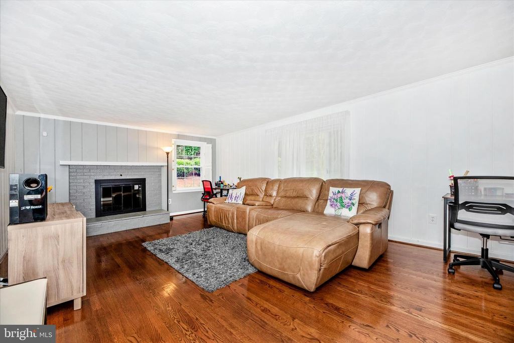 Image 19 of property listing at 10748 MIDDLEBORO DR, Damascus, MD 20872