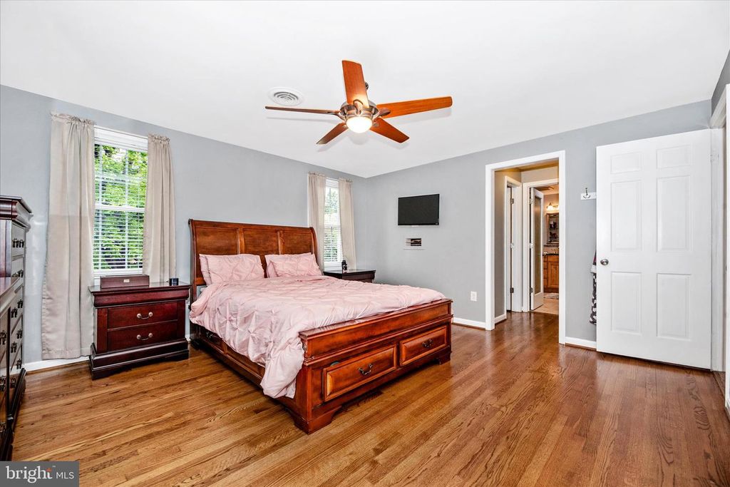 Image 24 of property listing at 10748 MIDDLEBORO DR, Damascus, MD 20872