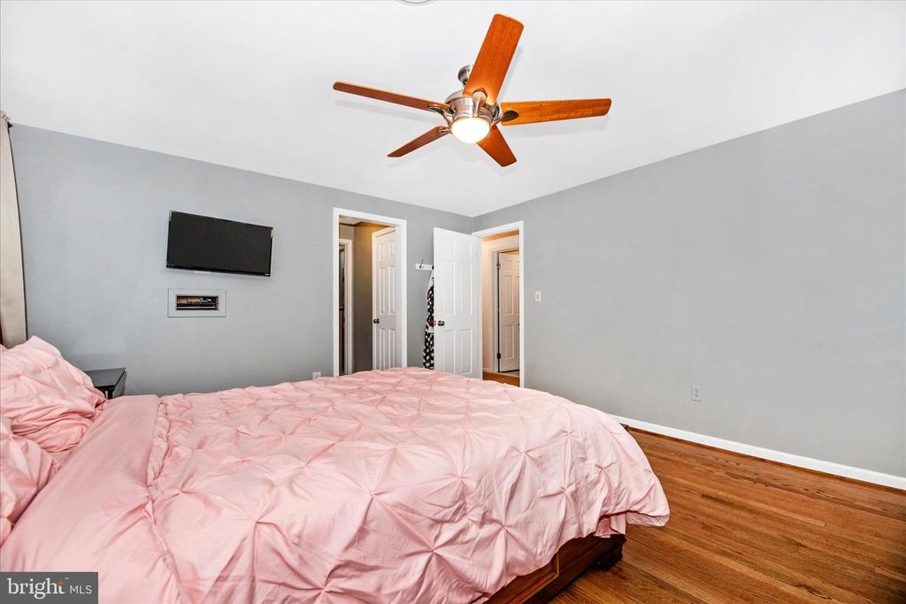 Image 25 of property listing at 10748 MIDDLEBORO DR, Damascus, MD 20872