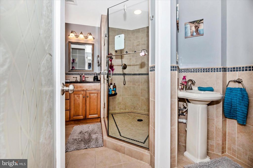 Image 27 of property listing at 10748 MIDDLEBORO DR, Damascus, MD 20872