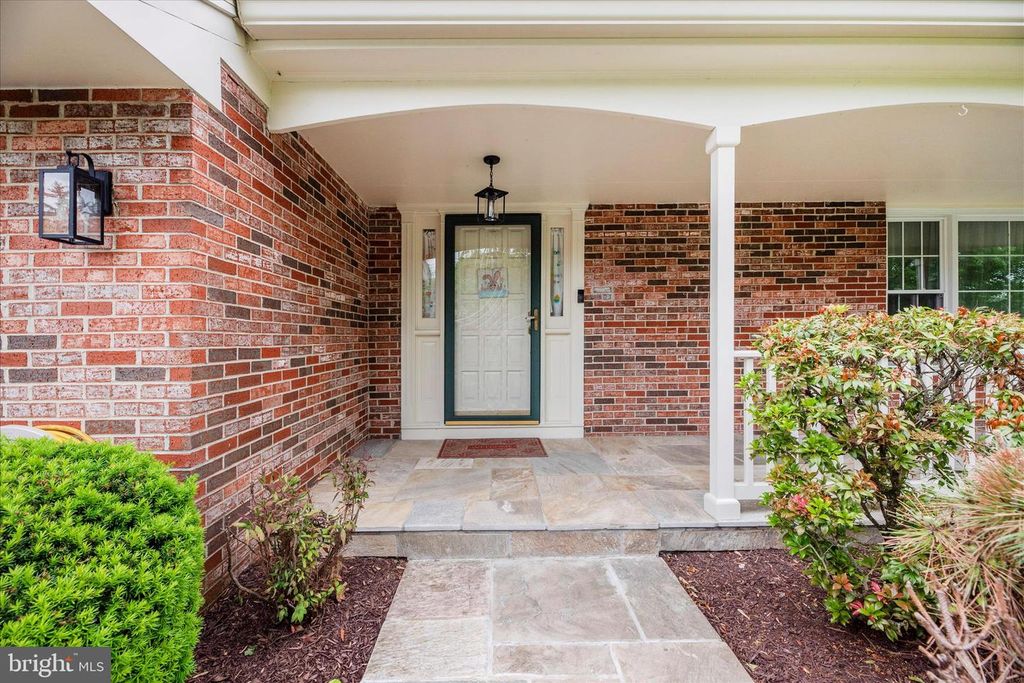 Image 3 of property listing at 10748 MIDDLEBORO DR, Damascus, MD 20872