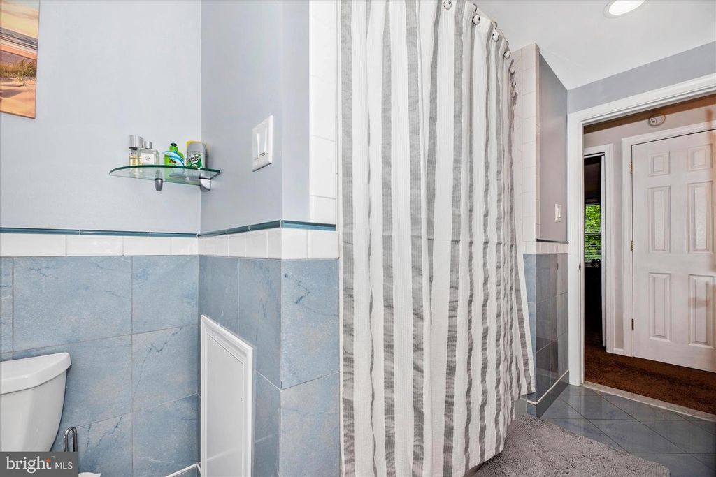 Image 34 of property listing at 10748 MIDDLEBORO DR, Damascus, MD 20872