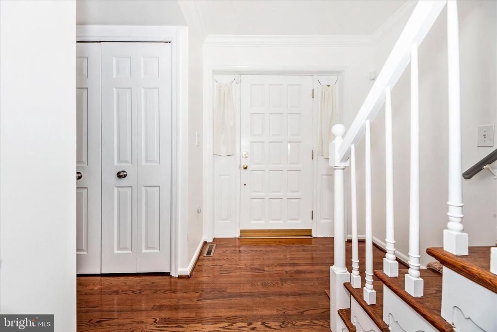 Image 4 of property listing at 10748 MIDDLEBORO DR, Damascus, MD 20872