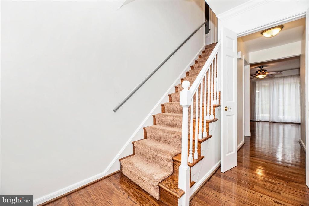 Image 5 of property listing at 10748 MIDDLEBORO DR, Damascus, MD 20872