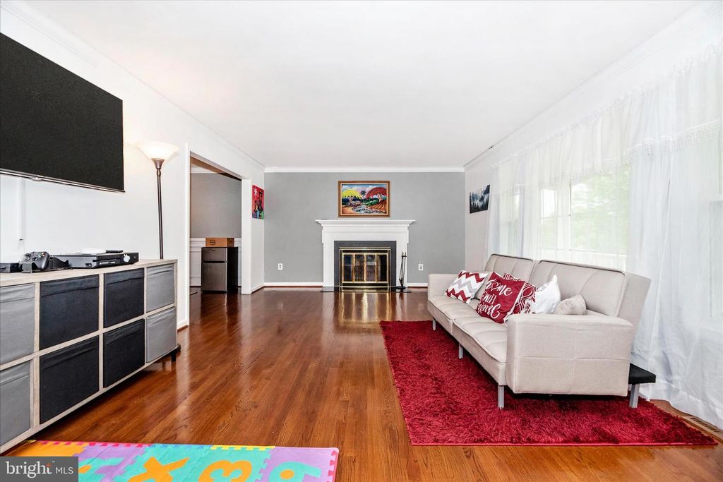 Image 6 of property listing at 10748 MIDDLEBORO DR, Damascus, MD 20872