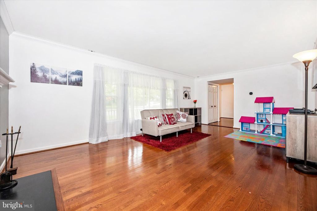 Image 7 of property listing at 10748 MIDDLEBORO DR, Damascus, MD 20872