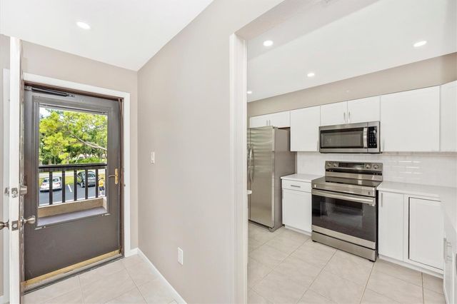 5178 LAKE VILLAGE DRIVE 86, Sarasota, FL 34235