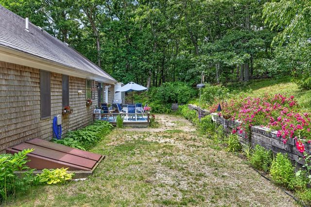 33 Duck Marsh Ln, Chatham, MA 02633