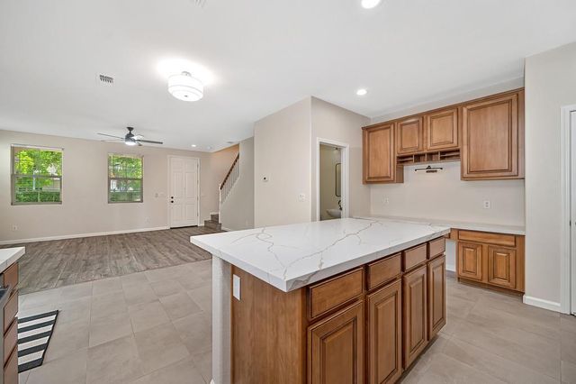 2888 Mojave Dr, West Sacramento, CA 95691