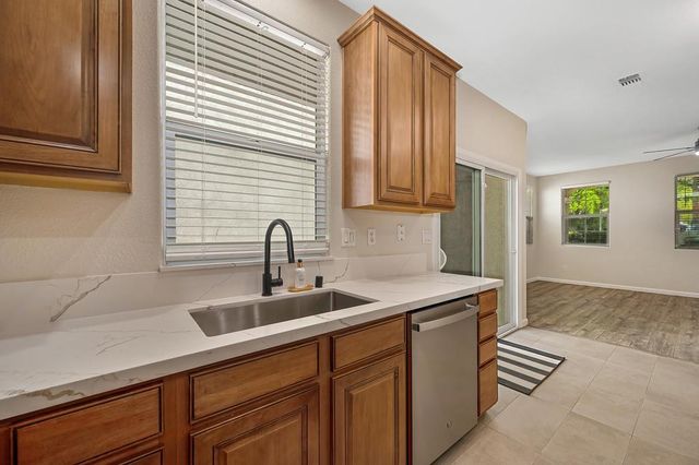 2888 Mojave Dr, West Sacramento, CA 95691