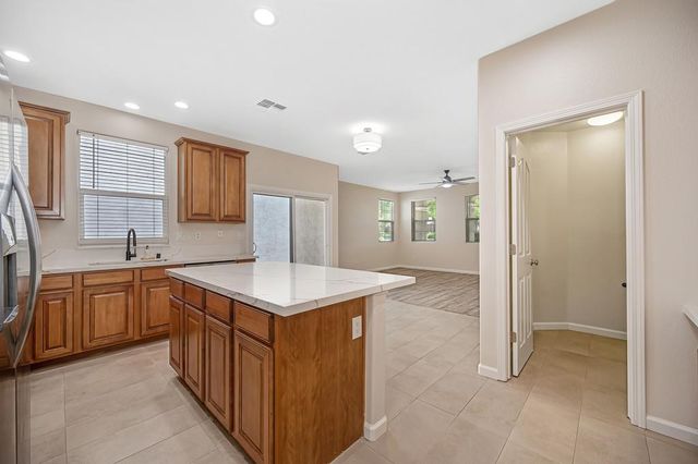 2888 Mojave Dr, West Sacramento, CA 95691