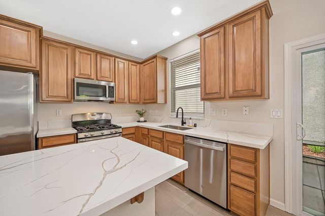 2888 Mojave Dr, West Sacramento, CA 95691