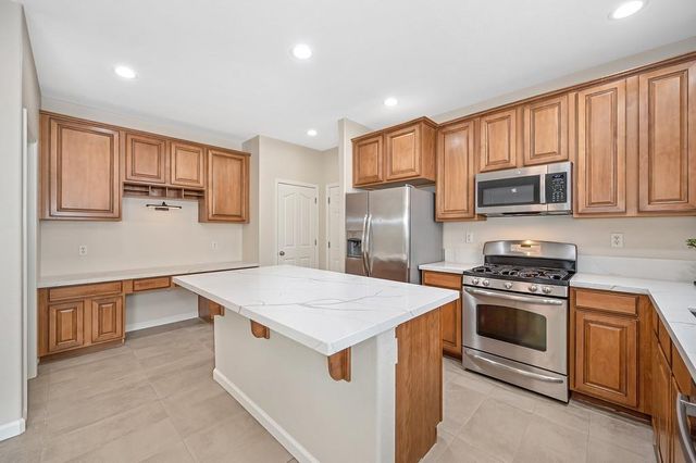 2888 Mojave Dr, West Sacramento, CA 95691