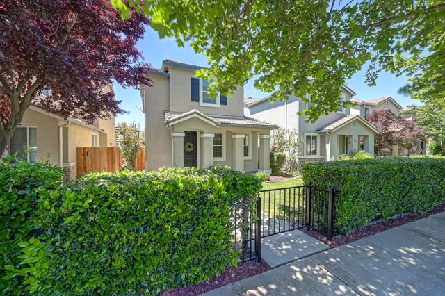 2888 Mojave Dr, West Sacramento, CA 95691