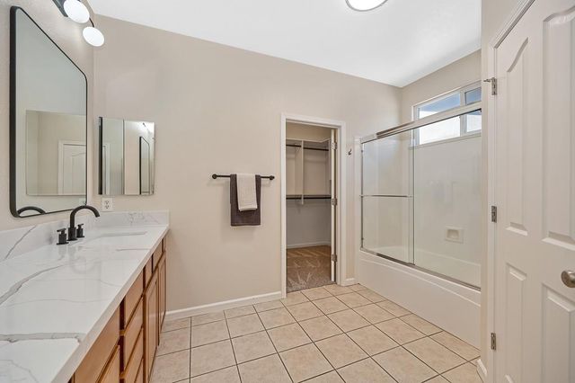 2888 Mojave Dr, West Sacramento, CA 95691