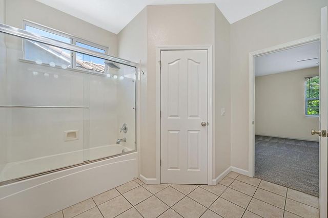 2888 Mojave Dr, West Sacramento, CA 95691