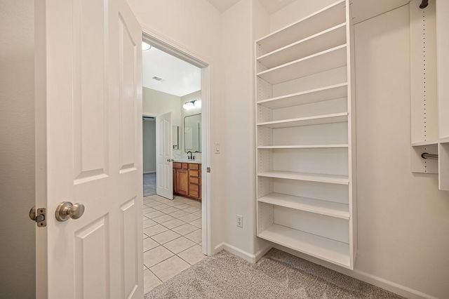2888 Mojave Dr, West Sacramento, CA 95691