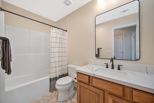 2888 Mojave Dr, West Sacramento, CA 95691