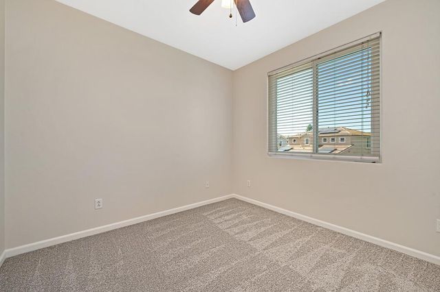 2888 Mojave Dr, West Sacramento, CA 95691