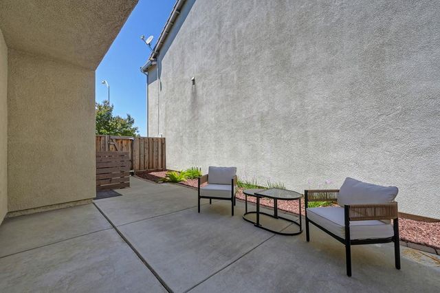 2888 Mojave Dr, West Sacramento, CA 95691