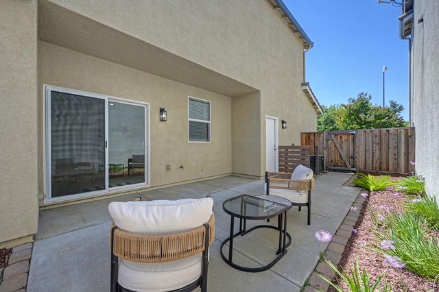 2888 Mojave Dr, West Sacramento, CA 95691