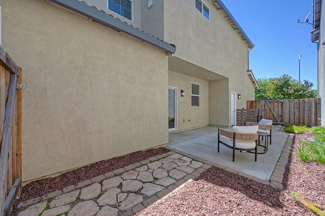 2888 Mojave Dr, West Sacramento, CA 95691
