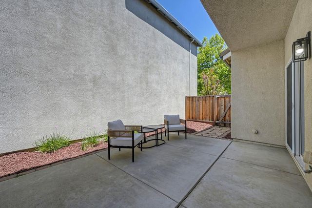 2888 Mojave Dr, West Sacramento, CA 95691