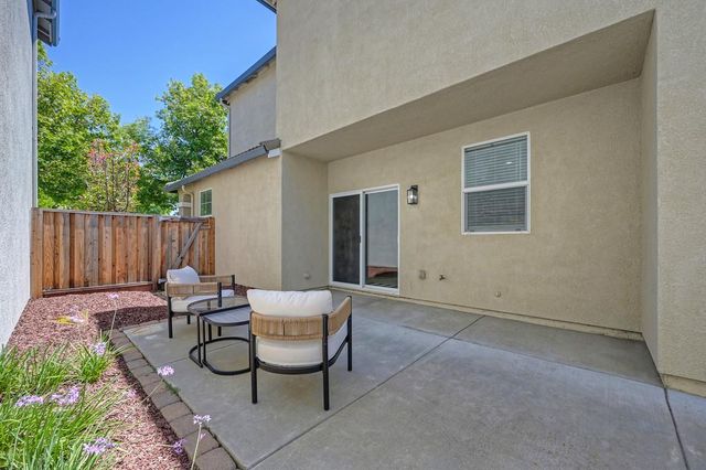 2888 Mojave Dr, West Sacramento, CA 95691
