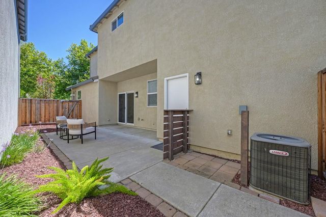 2888 Mojave Dr, West Sacramento, CA 95691