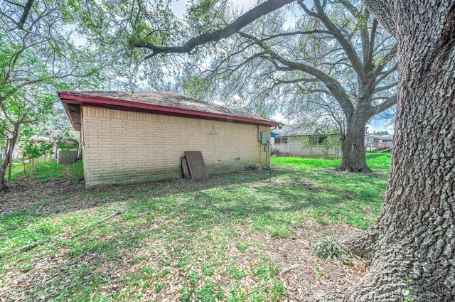 5011 Brisbane Drive, Houston, TX 77048