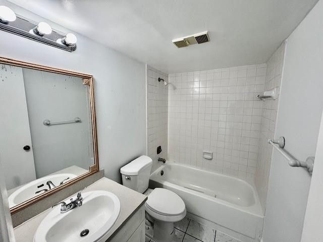 10006 Winding Lake Road 101, Sunrise, FL 33351