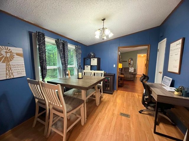 18 Algonquin Road, Enfield, NH 03748