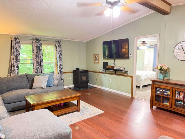 18 Algonquin Road, Enfield, NH 03748