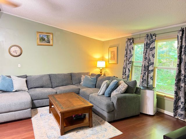 18 Algonquin Road, Enfield, NH 03748