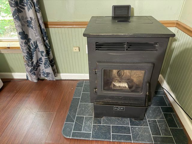 18 Algonquin Road, Enfield, NH 03748