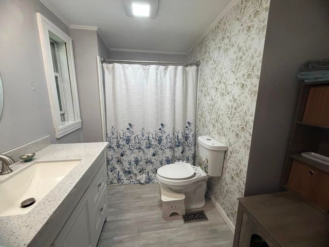 18 Algonquin Road, Enfield, NH 03748