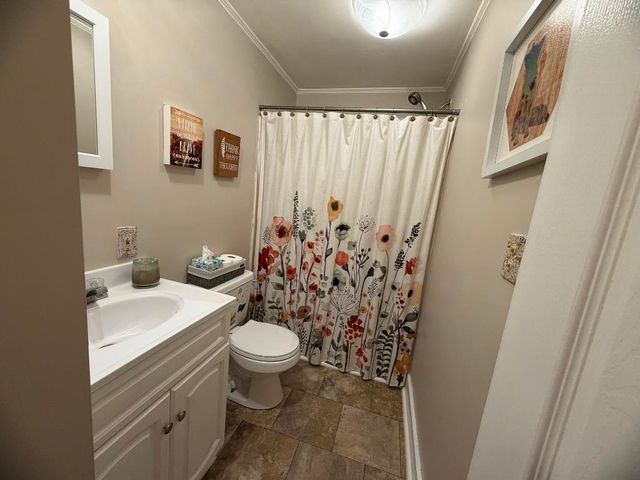 18 Algonquin Road, Enfield, NH 03748