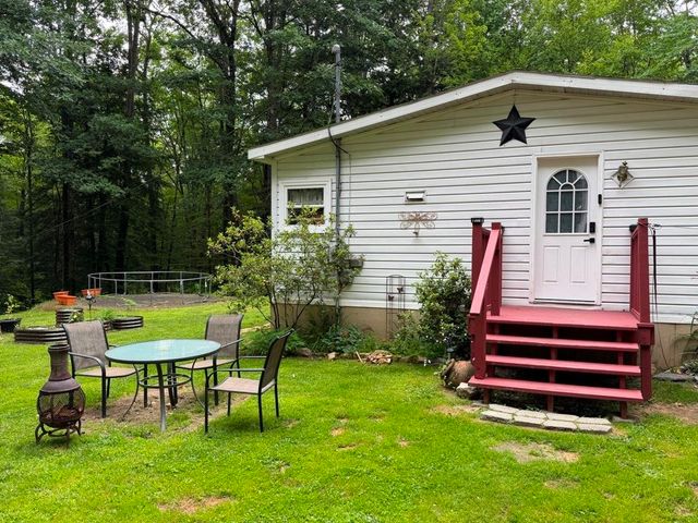 18 Algonquin Road, Enfield, NH 03748