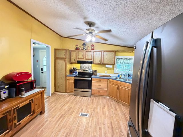 18 Algonquin Road, Enfield, NH 03748
