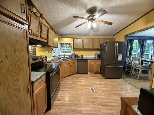18 Algonquin Road, Enfield, NH 03748