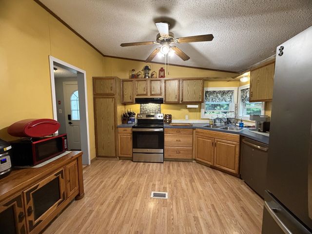 18 Algonquin Road, Enfield, NH 03748