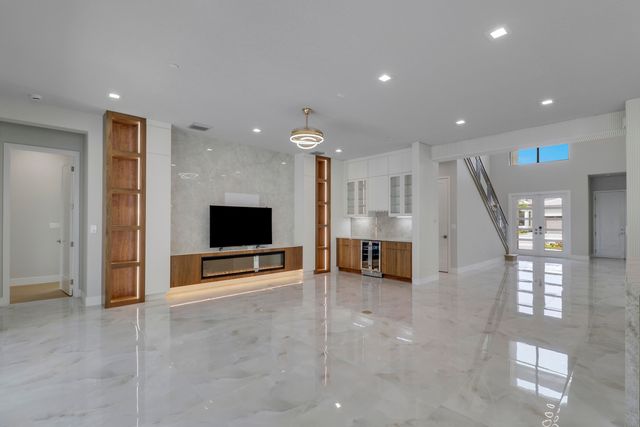9892 Migration Point, Palm Beach Gardens, FL 33412