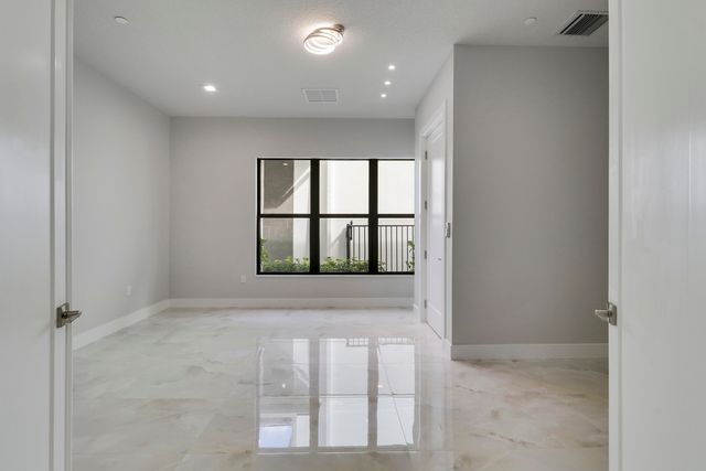 9892 Migration Point, Palm Beach Gardens, FL 33412